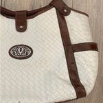 White & brown weaved faux leather purse Photo 3