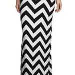 a.n.a  Women's Black White Twiggy Chevron Side-Slit Casual Maxi Skirt Size XS Photo 0