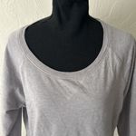 Gray quarter sleeve crew neck top Photo 2