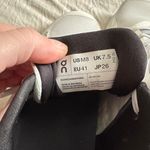 on cloud Running Shoes Photo 3