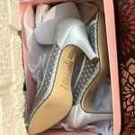 Silver open toe shoes. Size 8.5 Photo 6