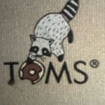 Toms  | limited edition Racoon print slip on sneakers. Size: 8 Photo 4