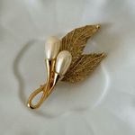 Source Unknown Vintage Gold Tone and Faux Pearl Brooch Costume Jewelry Photo 2