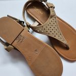 Arizona Jeans Arizona Seymour laser cut thong sandals size 10 Photo 4