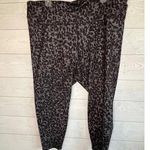 Gap Women’s GapFit animal print capri leggings Size XXL Photo 0