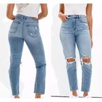 American Eagle  Mom Jeans Comfort Stretch Waistband Distressed Women’s Size 2 Reg Photo 1