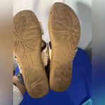 Wearever  Jorden Women’s Sandals gold and‎ tan size 8.5 Photo 4