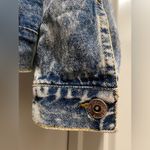 The Style Between Us Medium Wash Denim Jean Jacket - Women's Size Medium Photo 7