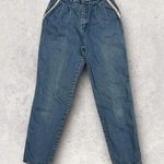 Northern Reflections ā
(Vintage) High-Waisted Blue Jeans w/ Floral Pockets ā
Photo 1