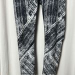 Lululemon Wunder Under Heat Wave Black and White Crop Tight Size 4 Photo 3