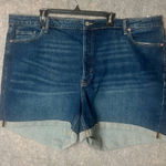 Old Navy Women Size 24 High Rise Straight Blue medium wash denim shorts Photo 0