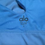Alo Yoga  Peak Bra Small Blue Keyhole Crop Top Light Support 4-Way Stretch EUC Photo 3