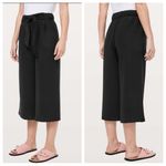 Lululemon Noir Black Wide Leg Belted Crop Pant size 8 Photo 1