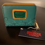 Lounge Fly  Stranger Things Hawkins High Zip-Around Bi-Fold Wallet Netflix Fandom Photo 1