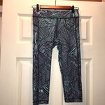 Under Armour ✨ Heat Gear Patterned 18” Capri Photo 1