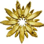 Lucy Avenue AVON VINTAGE πππππ¬ SIGNED GOLD TONE FLOWER DESIGN β STARBURSTβ BROOCH Photo 1