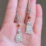 Handmade antique silver tone cute boho cat flower earrings🌸 Photo 0