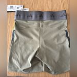 Adidas 🆕 Women's Olive Athletic Hyperglam Five-Inch
Short Leggings XS🆕 Photo 4