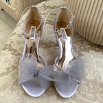 Badgley Mischka  Terris Mid Heel With Poof in Soft Violet Photo 3