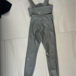 Alo Yoga  Gray Leggings and sports bra Photo 2