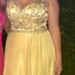Yellow prom dress Photo 0