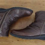 Clarks Ladies' Scrunch Brown Leather Side Zip Ankle Boots Size 8.5M Photo 4