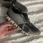 on cloud Running Shoes Photo 1