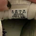 Puma 🧜‍♀️  Classic Woman’s Sneakers, Size 8 Photo 4