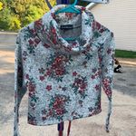 Derek Heart Collard Cropped Sweatshirt Photo 1