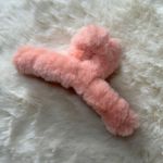 Coral Fluffy Claw Clip Pink Photo 0