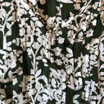 Fun2Fun  NWOT Stitch Fix Maley Green Floral Pleated Swing Blouse - Size S Photo 4