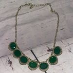 Gold and beautiful emerald green stone necklace Photo 2