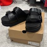 UGG  Goldenstar Hi Slide size 7 brand new. Never worn Photo 9