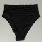 Black Solid Scalloped High Photo 3