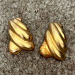 Anne Klein gold tone sculptural seashell waves clam shell shape earrings Photo 3