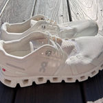 on cloud  Women’s Shoes Running Photo 0