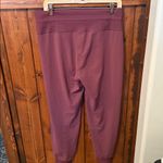 Vuori Daily Jogger in Burgundy Size Large VW418 Red Photo 5