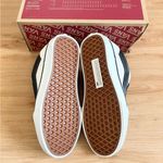 Vans  Kanu-Skool 'Suede White Black'
Women 12.0 US Mens 10.5 US Photo 9