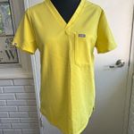 FIGS LIMITED COLOR Catarina One Pocket Scrub Top small nurse workwear Photo 0