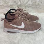 Nike Women's Air Max Motion Low Sneakers Bin 11 Photo 4