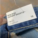 Rue 21  mid rise cut off shortie, light distressing size 16‎ Photo 3