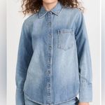 Alice + Olivia NWT-
Oversized Denim ShirtSadie Light Vintage Blue XS Photo 4