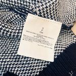 Old Navy Woman’s blue white buffalo sweater sz Small Photo 4