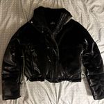 Alo Yoga Cropped Puffer Jacket Photo 0