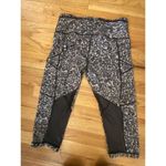 Lululemon  Outrun 17" Crop Mini Cinder Lace White Black Mesh Reflective Size 10 Photo 2