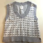 Abercrombie & Fitch Sweater Vest Photo 0