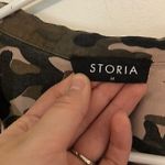 Storia  Brown Black Tan Camo Camouflage Short Sleeve Tie Button Down Crop Top M Photo 4