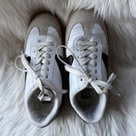 Dolce Vita “Russo” White and Black Sneaker size 7.5 Photo 0