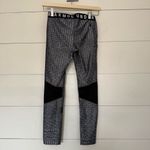 Under Armour  Women’s Small Grey Black Patterned Pants Photo 1