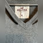 Hollister  V-neck Cropped Sweater‎ Photo 2